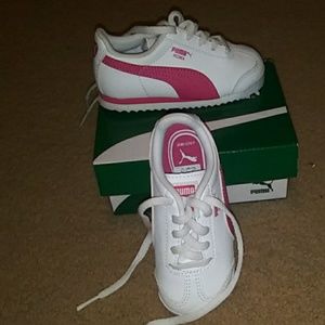 Toddler shoes 8C. New in box. Kid grew too fast.